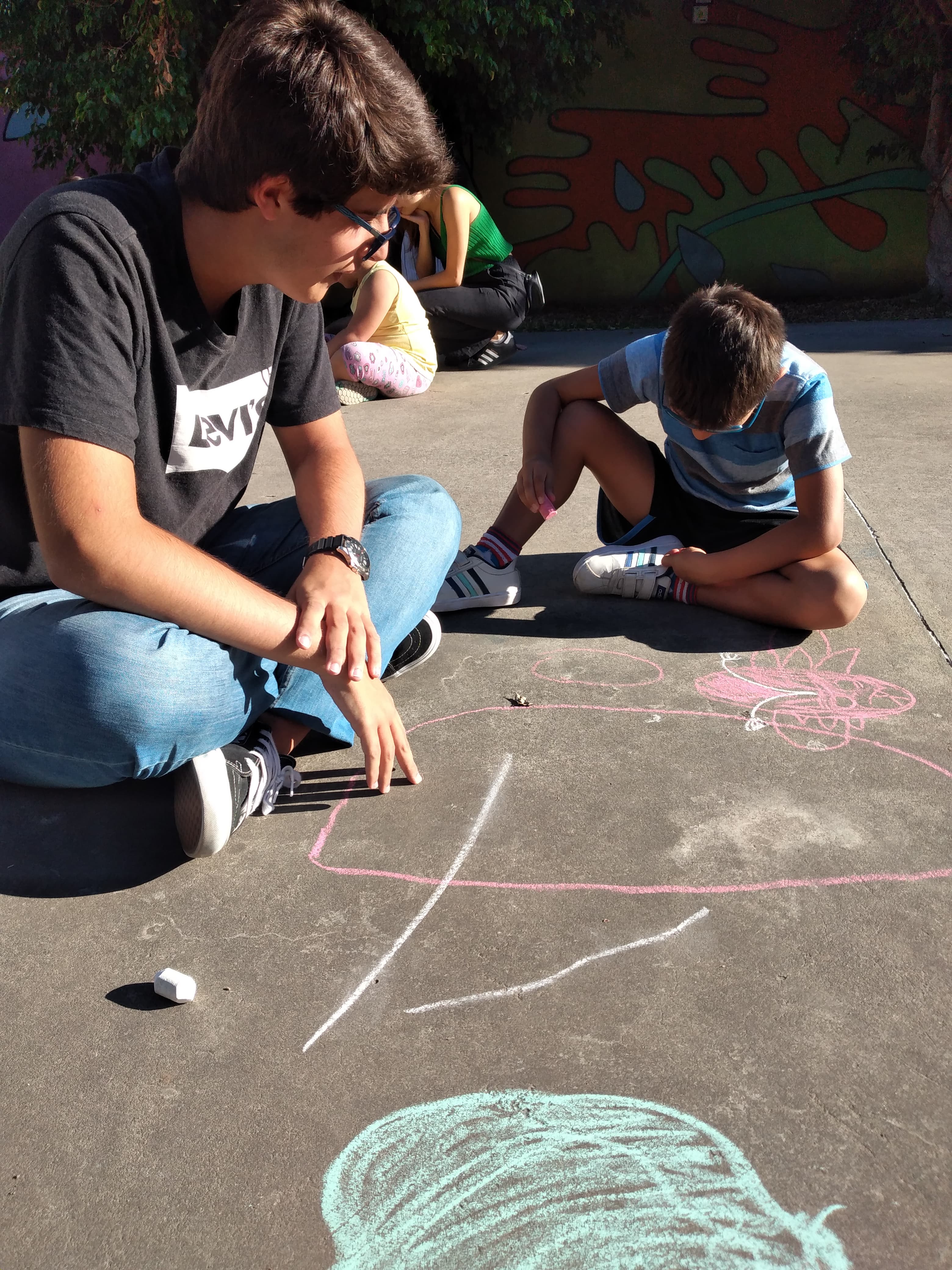 Voluntarios de Undood Argentina trabajando con niños en actividades comunitarias